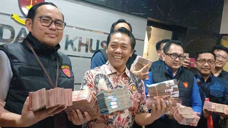 Dalami Alat Bukti, Kejati Jatim Buru Tersangka Lain Kasus Dugaan Korupsi Perizinan Dinas ESDM 1 Dinas ESDM.