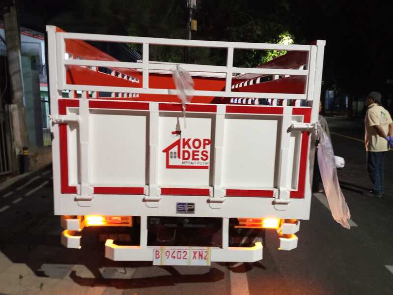 Laka Tunggal Diduga Sopir Ngantuk, Truk Koperasi di Tuban Oleng Hantam Pohon 3 Laka truk KDMP di Tuban.