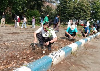 Hari Bumi 2026 Dukung Green Campus, Rektor UM Ajak Mahasiswa Tanam Pohon dan Tebar Benih Ikan 1 Hari Bumi.