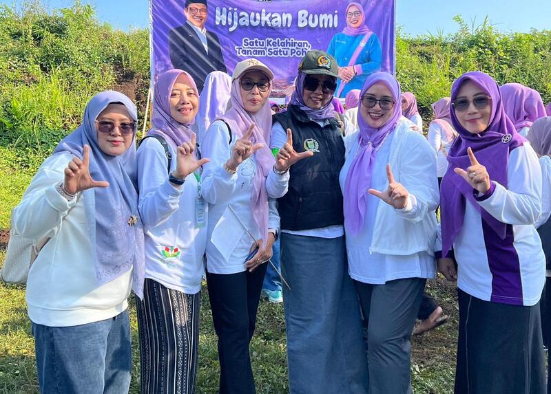 DPP Perempuan Bangsa bareng 2.500 Peserta Tanam Pohon “Hijaukan Bangsa” di Malang 1 DPP Perempuan Bangsa.