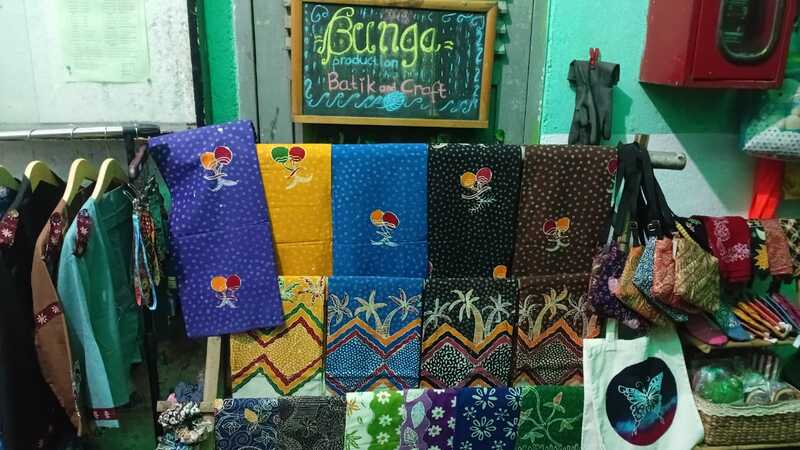 Rochmah Bachrudin, Pengusaha Batik Unik di Malang Sukses Dirikan "Bunga Production" hingga Berdayakan Warga Lokal 4 Batik Bunga Production.