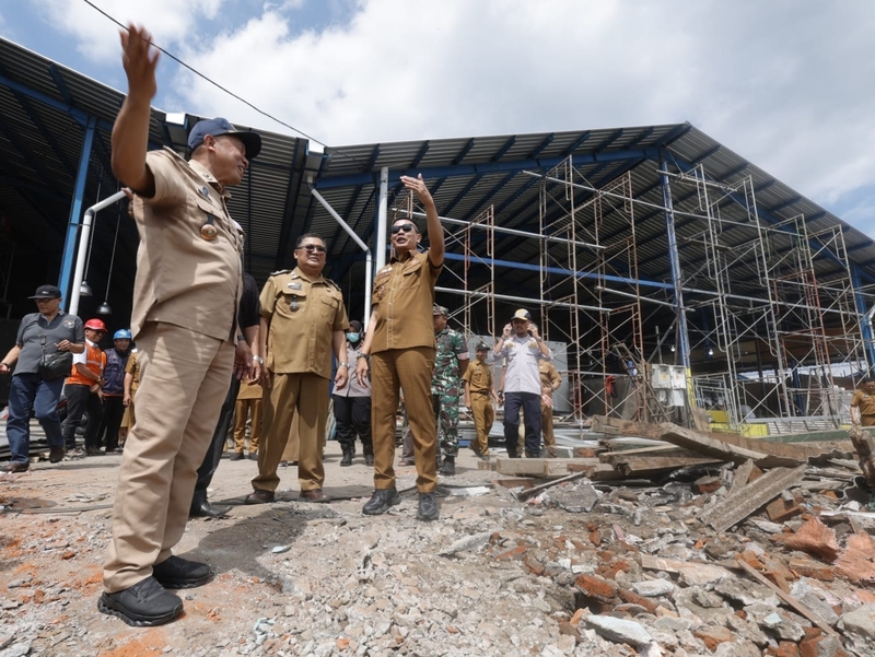 Jalan Kembar Pasar Gadang Mulai Digarap, Wali Kota Malang Bongkar Lapak Pedagang 1 Jalan Kembar Pasar Gadang.