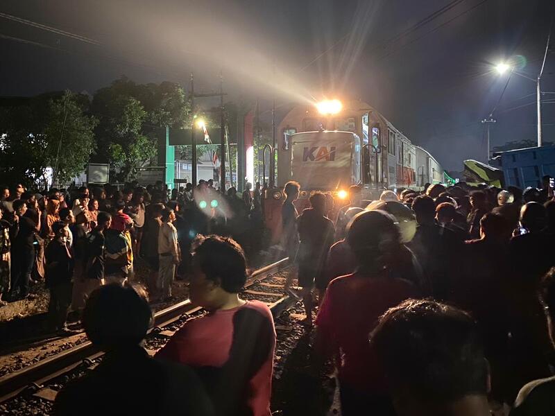 Pasca Kecelakaan KA Dhoho vs Truk di Blitar, Polisi Selidiki Unsur Dugaan Kelalaian 4 KA Dhoho vs truk di Blitar.