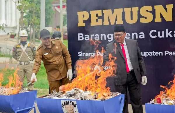 8 Ton Rokok Ilegal di Pasuruan Senilai Rp6,39 M Dimusnahkan, Bupati Dukung Pemberantasan 1 Rokok ilegal di Pasuruan.