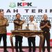KPK Serahkan Aset Rampasan ke Kejagung Dua Bidang Tanah di Probolinggo dari Kasus Korupsi 8 KPK