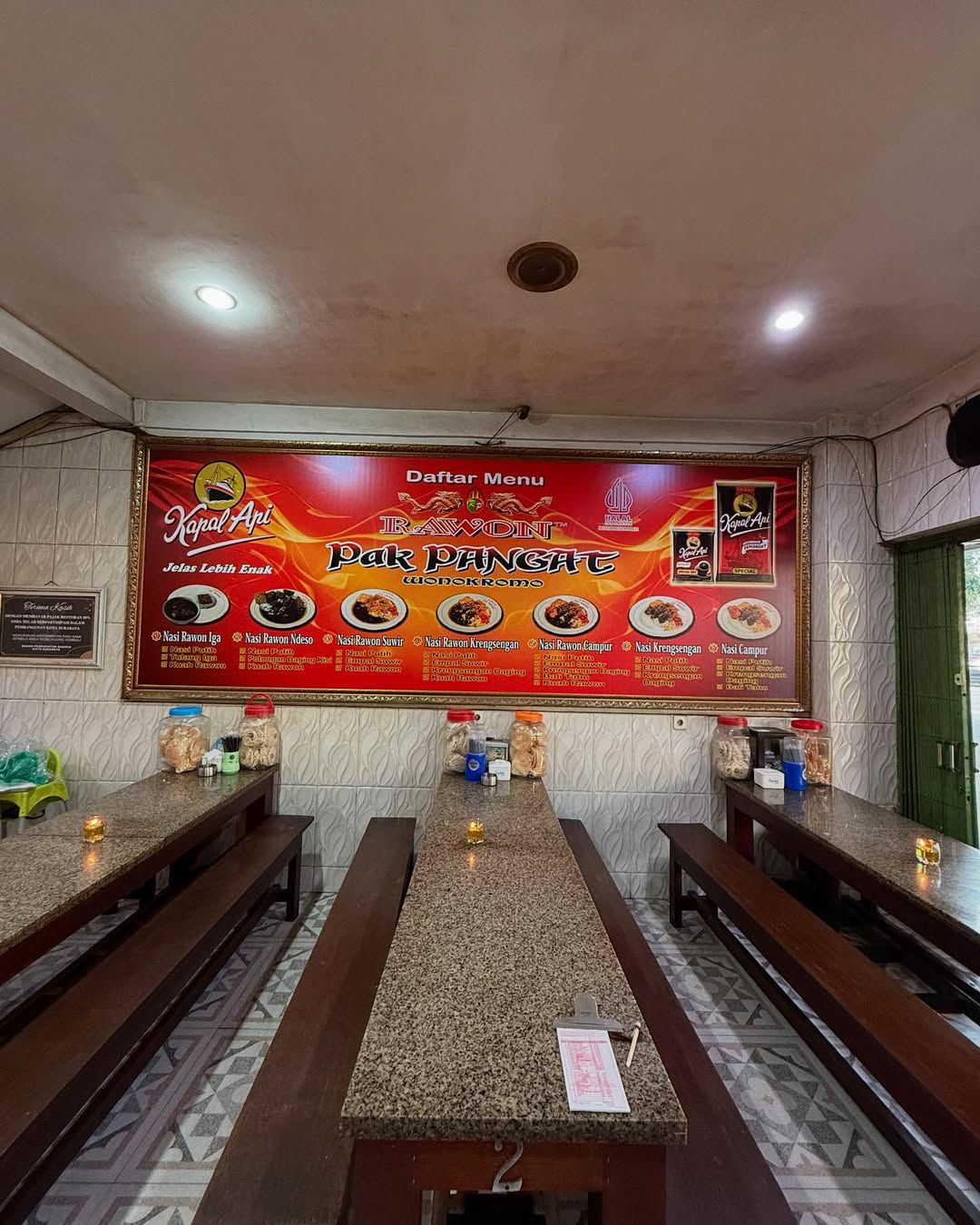 Rawon Pak Pangat: Legenda Kuliner Surabaya yang Endul dan Autentik 2 Rawon Pak Pangat