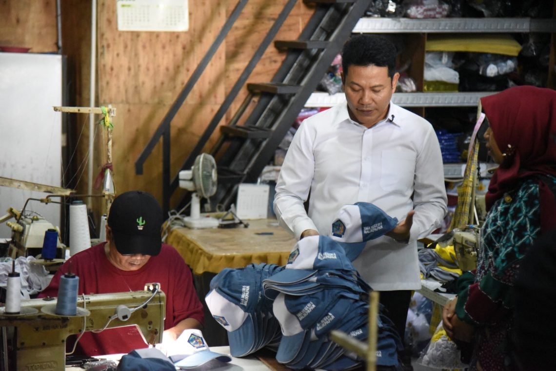 Subandi Dorong Kemudahan Perizinan UMKM dan Penguatan Pasar Lokal, Produk Kampung Topi Tembus ke Luar Daerah 1 Kampung Topi