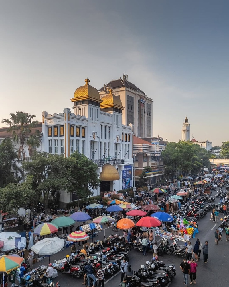 5 Lokasi Berburu Kuliner Kaki Lima di Surabaya: Paling Enak, Murah, dan Hits bareng Keluarga! 3 Wisata kuliner kaki lima di Surabaya.