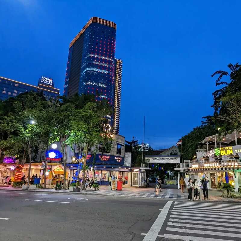 5 Lokasi Berburu Kuliner Kaki Lima di Surabaya: Paling Enak, Murah, dan Hits bareng Keluarga! 5 Kuliner enak kaki lima di Surabaya 2026.