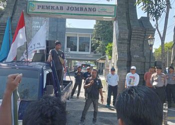 demo buruh di Jombang