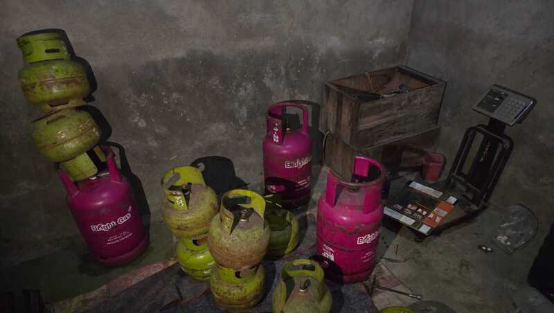 Sindikat LPG Oplosan di Jombang Dibekuk, Modus Panen Cuan Pindahkan Gas Melon ke Tabung 12 Kg 1 LPG oplosan di Jombang.