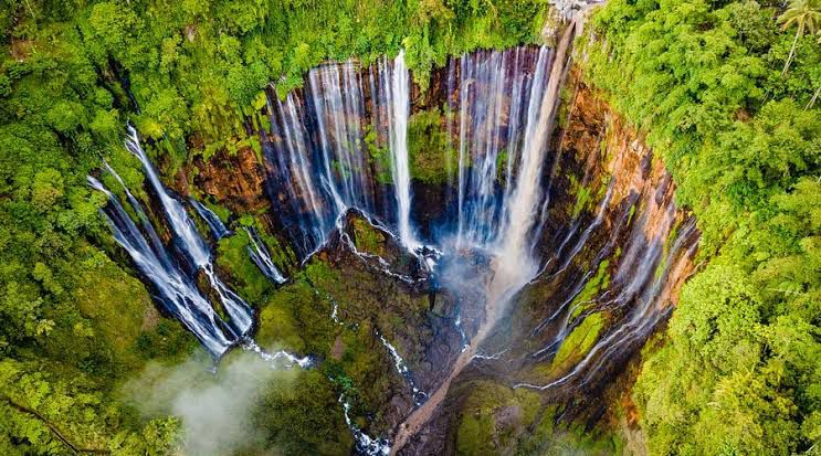 Tumpak Sewu Lumajang Dijuluki Niagaranya Indonesia, Destinasi Air Terjun Jawa Timur yang Memukau Wisatawan 1 Tumpak Sewu Lumajang