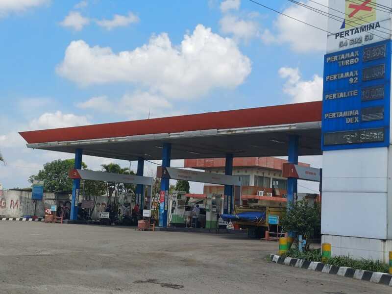 Harga BBM naik.