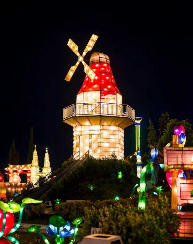 Wisata BNS Lampion Garden.