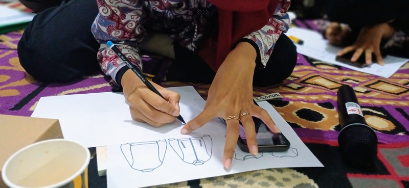 Dobrak Pasar Industri Kreatif, Rumah Batik TBIG Gaet Desainer Profesional Perkuat Kompetensi Pembatik Muda 3 CSR TBIG.