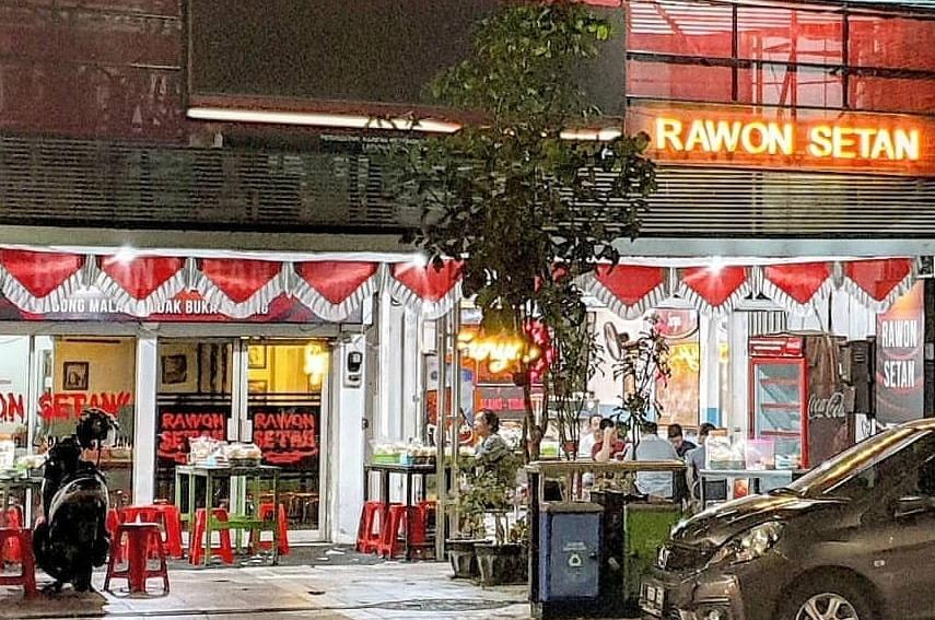 Rawon Setan Surabaya, Kuliner Legendaris dengan Kuah Pekat dan Daging Sapi Super Empuk 1 Rawon Setan