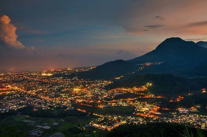 Bukit Paralayang Kota Batu.