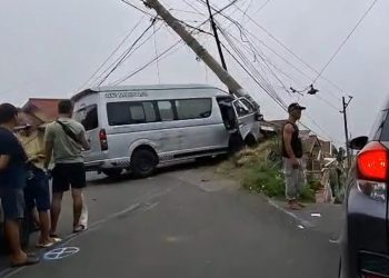 Hiace muat turis  Singapura 