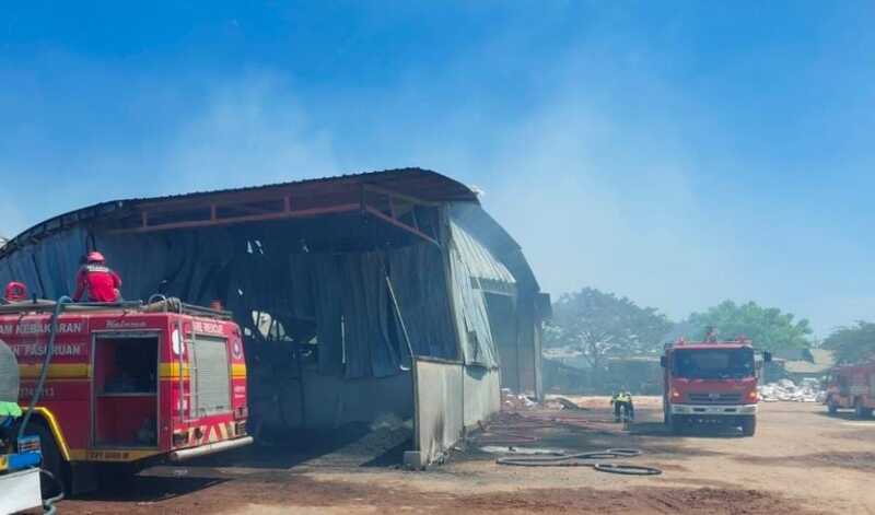 Kebakaran Hebat 2 Gudang Kayu di Gempol Pasuruan, Rugi Capai Rp8 Miliar 1 Gudang kayu.