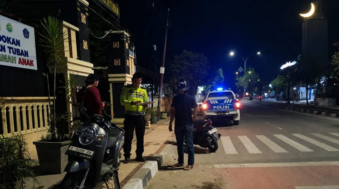 Pengendara Scoopy Tewas Usai Terjatuh Saat Melintas Gundukan Aspal di Tuban 1 Pengendara Scoopy tewas