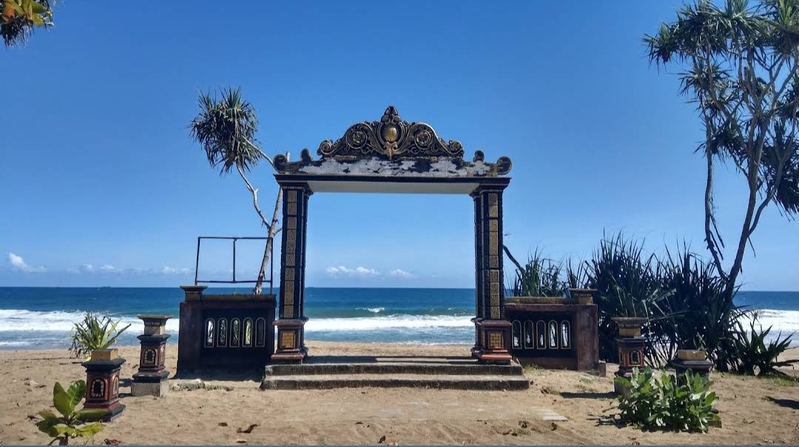 Bukan Balekambang! 5 Pantai Long Weekend Malang Ini Sepi tapi View-nya Lebih Bagus 1 Pantai long weekend Malang.
