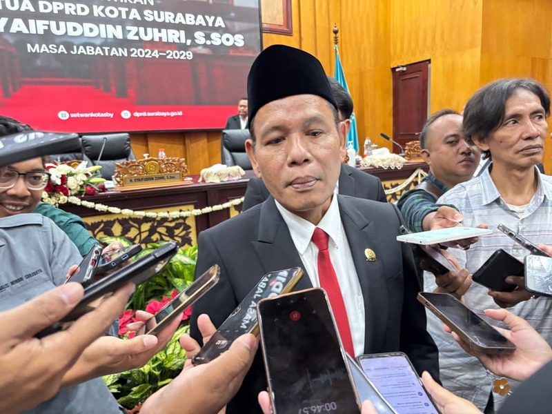 DPRD Surabaya keracunan massal.