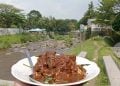 Nikmati Rujak Cingur Brantas Bu Sumiati View Sengkaling, Hidden Gem Kuliner Legendaris di Malang Favorit Warga Lokal dan Mahasiswa 2 Rujak Cingur Brantas.