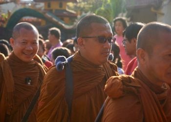 59 Biksu Thudong di Pasuruan Singgah di Klenteng Tjoe Tik Kiong 19 59 Biksu Thudong di Pasuruan