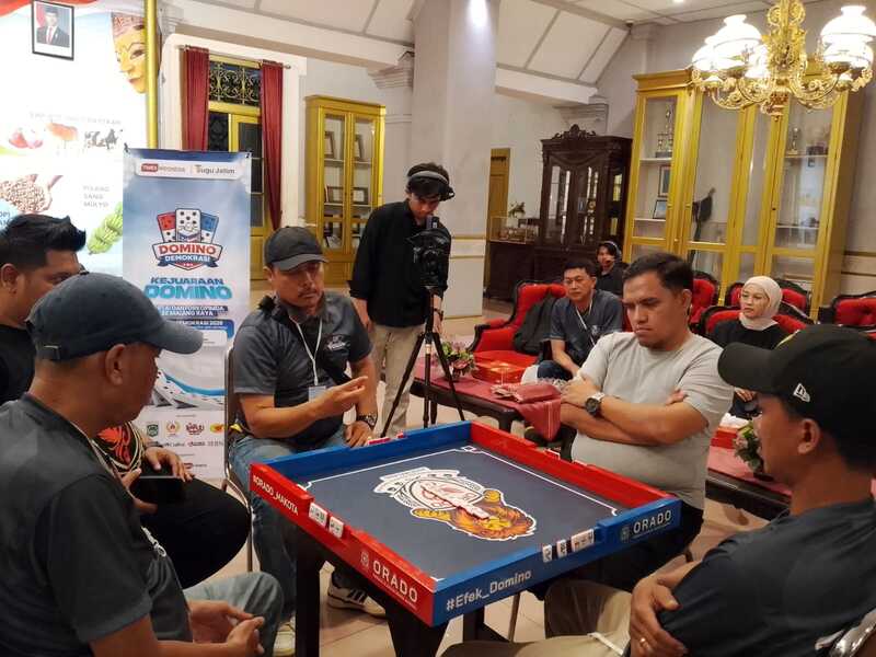 Solid! PDIP Kota Malang Juara 1 Kompetisi Domino Demokrasi 2026 2 Domino PDIP Kota Malang.