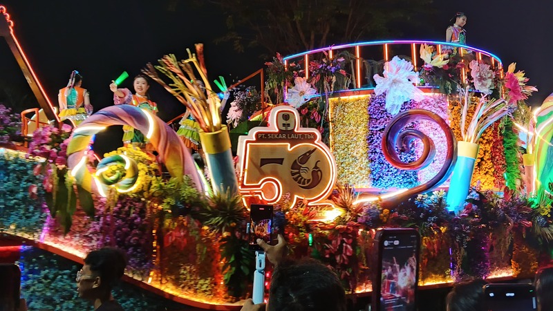Surabaya Vaganza 2026 Tetap Meriah Meski Sempat Diwarnai Ancaman Hujan 2 Surabaya Vaganza tahun 2026.