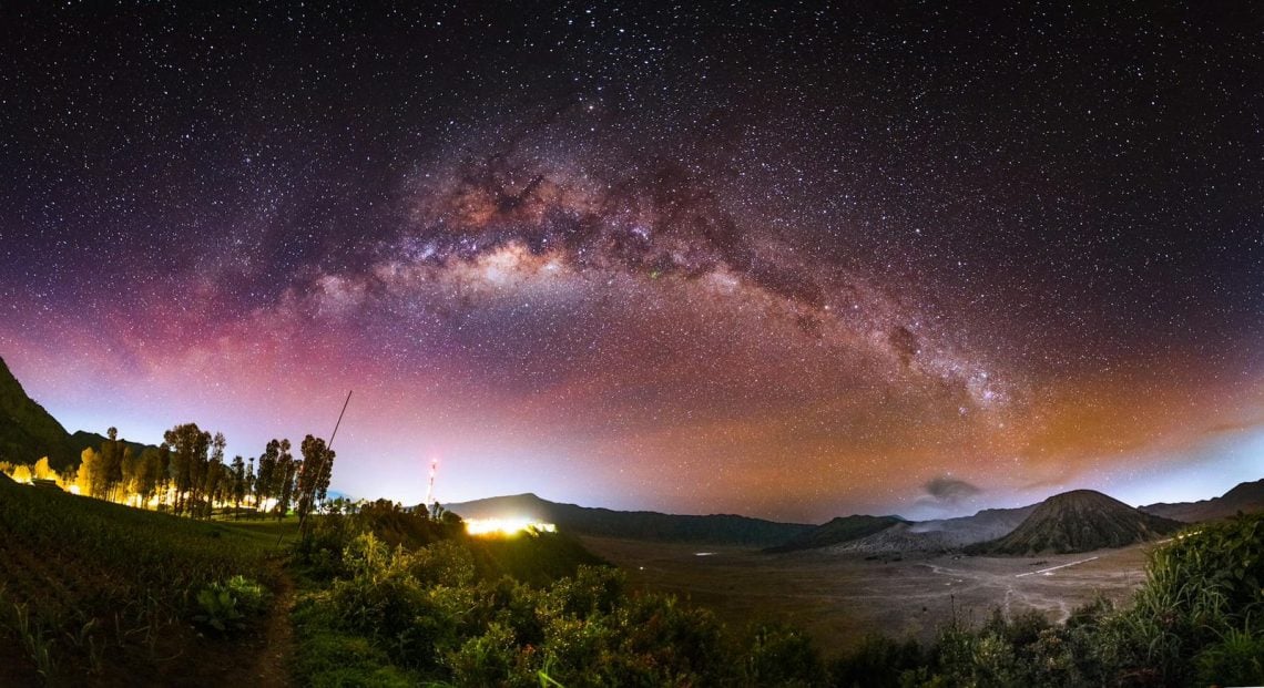 Bangun Jam 2 Pagi demi Bromo Milky Way, ini Lokasi View Terbaik 1 Bromo Milky Way