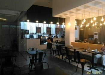 Kafe di Malang.