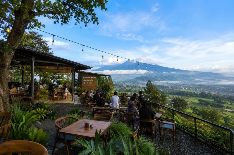 6 Cafe View Alam Malang yang Cocok untuk Healing dan Nongkrong 1 Cafe view alam Malang.