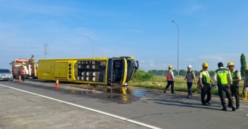 9 Daftar Korban Laka Bus Sudiro Tungga Jaya Terguling di Tol Jombang-Mojokerto, Dugaan Sopir Ngantuk 1 Tol Jombang-Mojokerto.