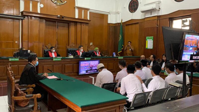 25 Terdakwa Pesta Gay Siwalan Party Divonis 8 Bulan hingga 1 Tahun Penjara, Lebih Ringan dari Tuntutan Jaksa 1 Pesta gay.