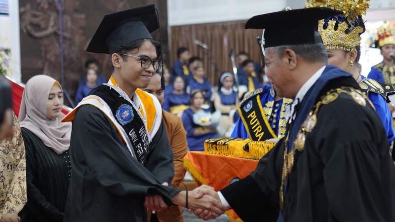 450 Wisudawan Unikama Dikukuhkan, Rektor Sudi Dul: Jadilah Guru hingga Entrepreneur yang Menginspirasi 1 Wisudawan Unikama.