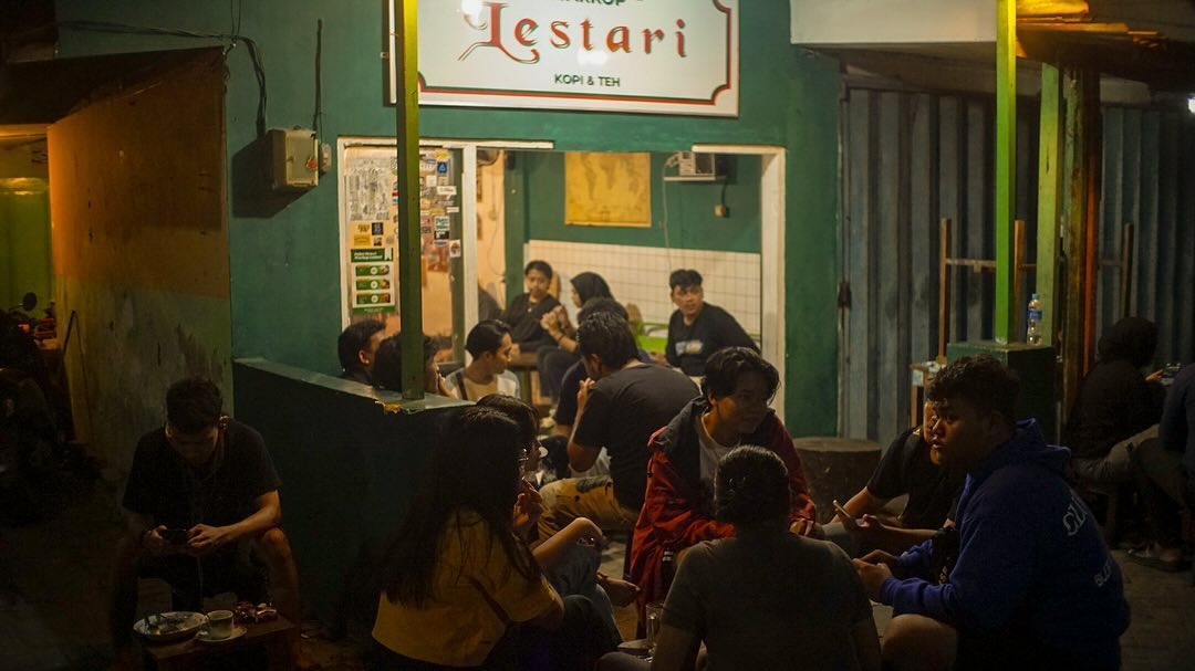 Tempat Ngopi Viral Surabaya Yang Selalu Ramai Saat Weekend 1 Surabaya