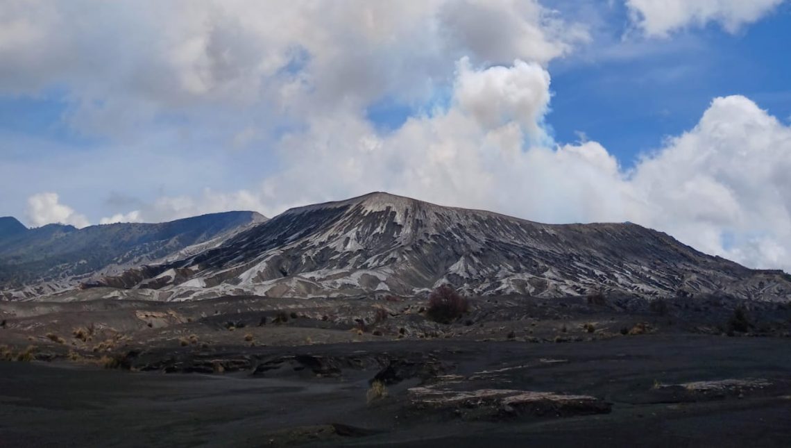 Bromo Ditutup Saat Ritual Yadnya Kasada 2026, Wisatawan Dilarang Masuk Mulai 30 Mei 1 Bromo