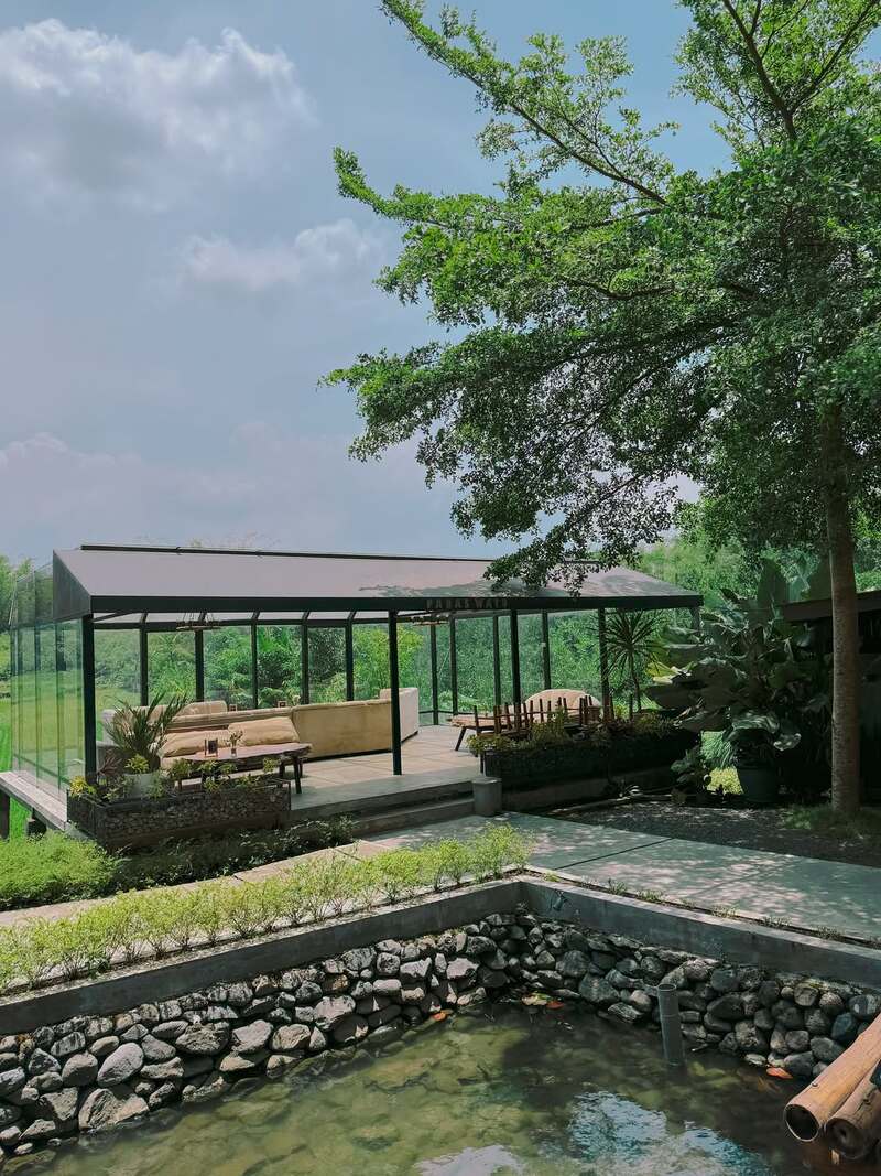 5 Cafe Outdoor Terbaru 2026 yang Lagi Hits dan Nyaman buat Santai di Malang 6 Cafe outdoor terbaru.
