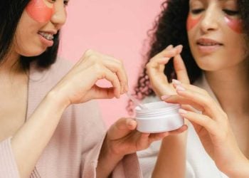 7 Cara Glow Up Alami yang Lagi Viral di Kalangan Anak Muda 4 Cara glow up alami.