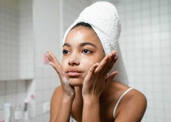 7 Skincare Glowing Murah yang Lagi Ramai Dibahas Netizen, Paling Gong! 6 Skincare glowing murah.