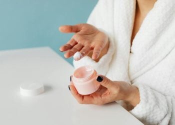 8 Daftar Merek Moisturizer Terbaik Tahun 2026, Bantu Jaga Kulit Lembap dan Sehat 6 Merek moisturizer terbaik.