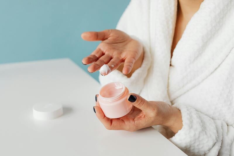 8 Daftar Merek Moisturizer Terbaik Tahun 2026, Bantu Jaga Kulit Lembap dan Sehat 1 Merek moisturizer terbaik.