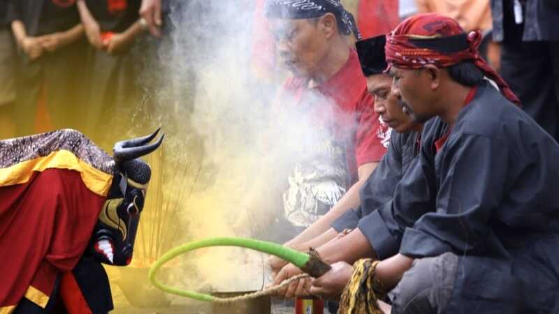 22 Juni 2026, Tradisi Ngarak Banteng Empu Supo XVIII Siap Ramaikan Songgoriti Kota Batu 1 Tradisi Ngarak Banteng.