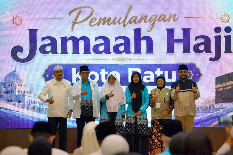 Cak Nur dan 224 Jemaah Kota Batu Pulang Haji, Heli Siap Serahkan Kembali Kemudi Pemerintahan 2 Jemaah haji Kota Batu.