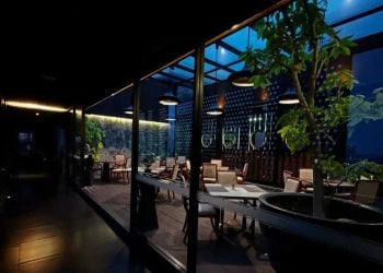 Cafe dekat Stasiun Gubeng.