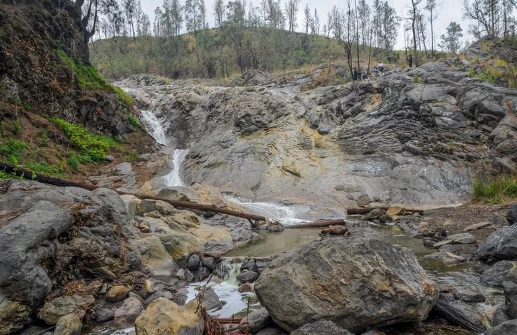 Di Balik Kawah Ijen, Air Terjun Kalipait Bondowoso yang Memesona Bikin Wisatawan Penasaran 1 Air Terjun Kalipait.