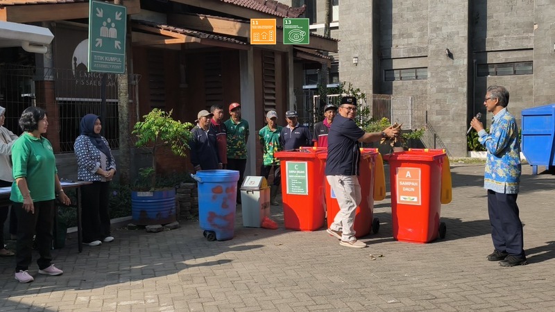 Hari Lingkungan Hidup Sedunia, Universitas Negeri Malang Pilah Sampah Kampus dan Dukung SDGs 11 dan 13 1 Universitas Negeri Malang.