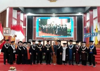 Orasi Ilmiah, Pengukuhan Rektor Unikama Jadi Guru Besar Soroti Tantangan Guru Integrasikan Teknologi AI di Ruang Kelas 4 Rektor Unikama.
