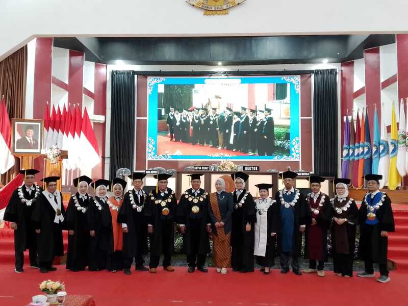 Orasi Ilmiah, Pengukuhan Rektor Unikama Jadi Guru Besar Soroti Tantangan Guru Integrasikan Teknologi AI di Ruang Kelas 1 Rektor Unikama.